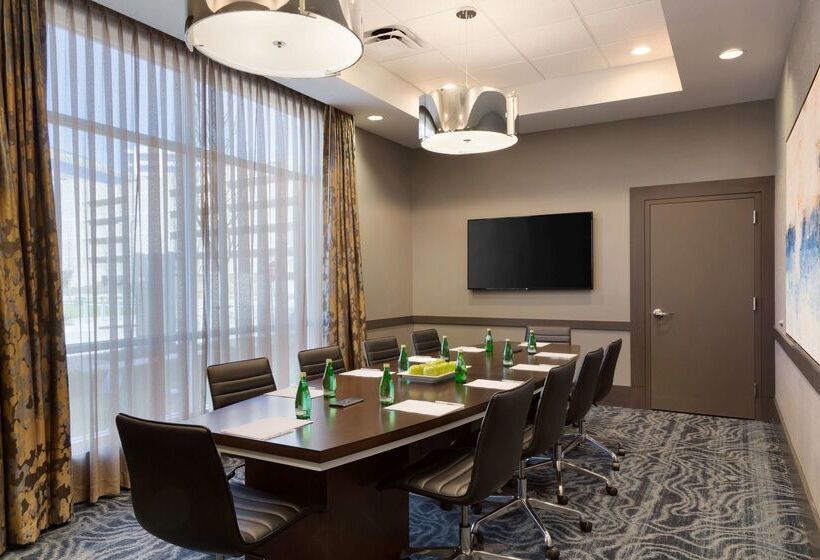 فندق Embassy Suites By Hilton The Woodlands At Hughes Landing