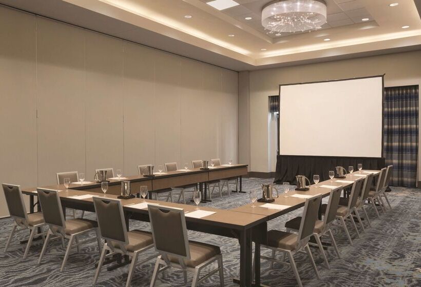 فندق Embassy Suites By Hilton The Woodlands At Hughes Landing