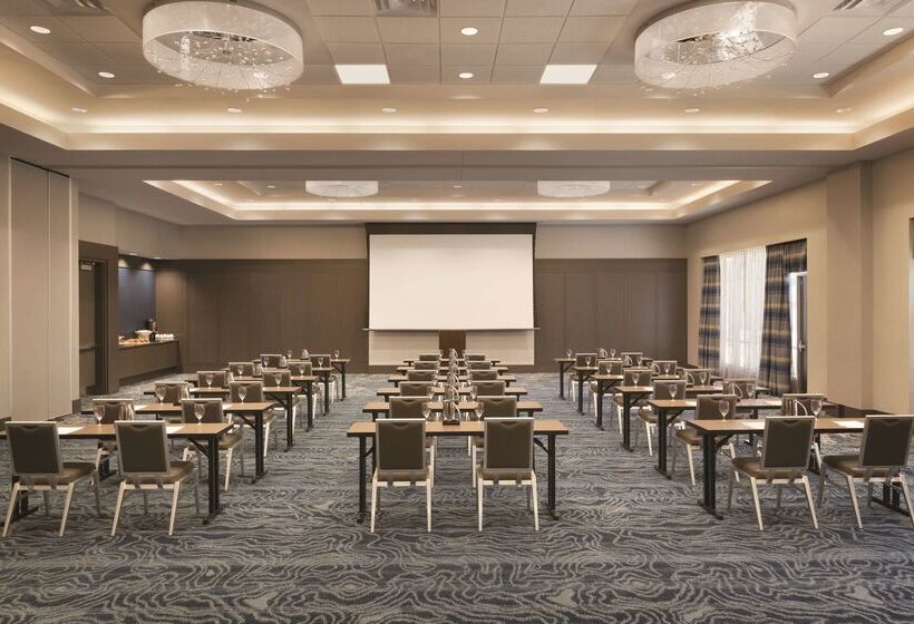 فندق Embassy Suites By Hilton The Woodlands At Hughes Landing