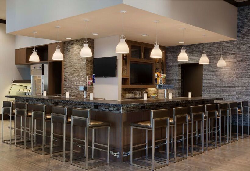 فندق Embassy Suites By Hilton The Woodlands At Hughes Landing