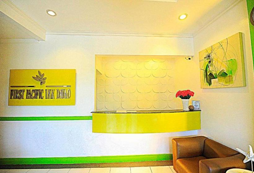 בית מלון כפרי First Pacific Inn Davao