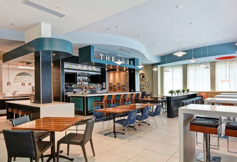 هتل Hilton Garden Inn Raleigh /crabtree Valley