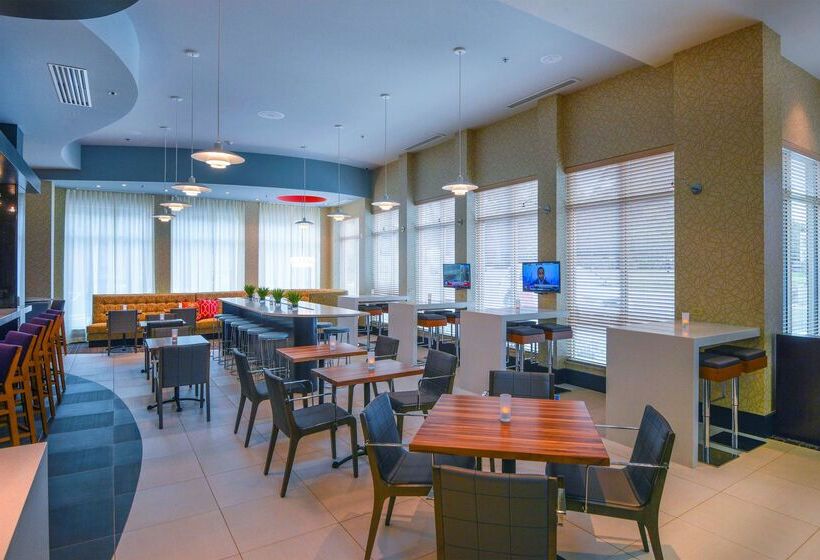 هتل Hilton Garden Inn Raleigh /crabtree Valley
