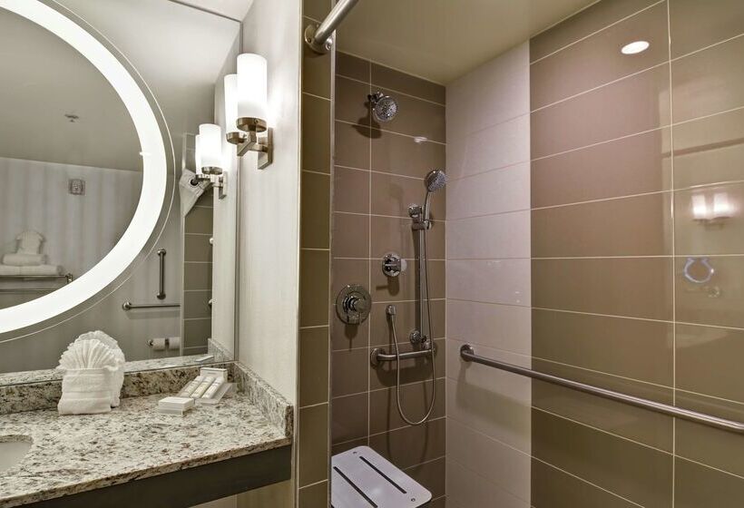 هتل Hilton Garden Inn Raleigh /crabtree Valley