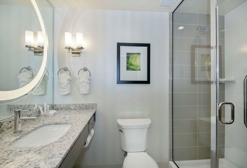 هتل Hilton Garden Inn Raleigh /crabtree Valley