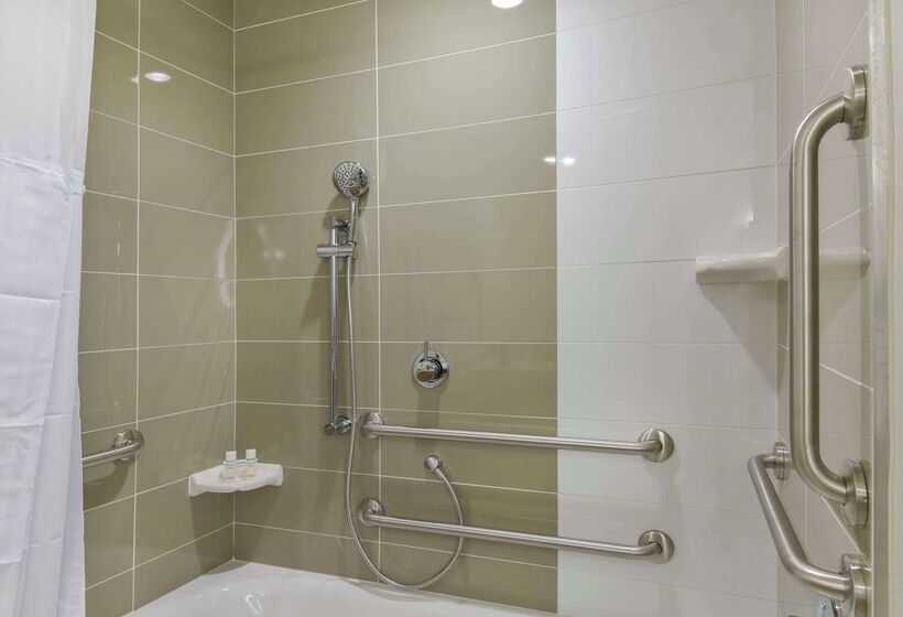 هتل Hilton Garden Inn Raleigh /crabtree Valley