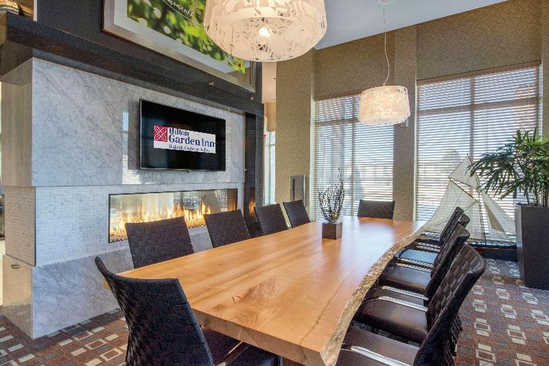 هتل Hilton Garden Inn Raleigh /crabtree Valley