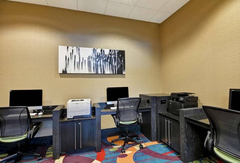 هتل Hilton Garden Inn Raleigh /crabtree Valley