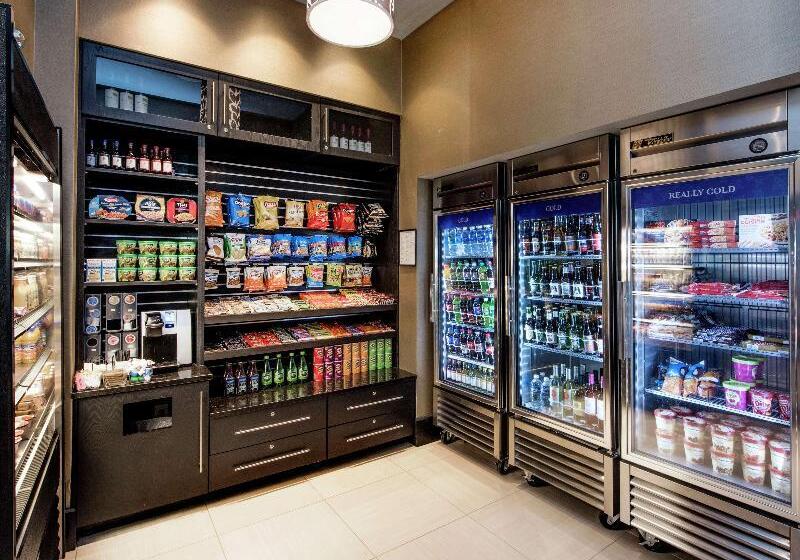 هتل Hilton Garden Inn Raleigh /crabtree Valley