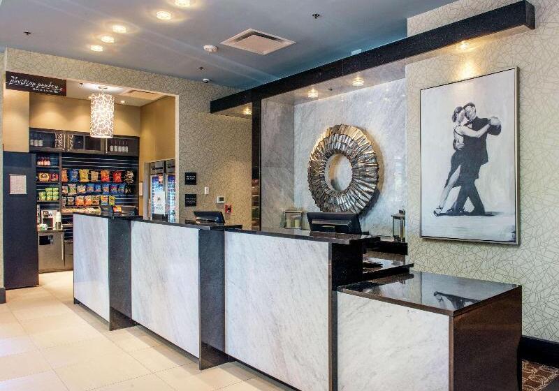 هتل Hilton Garden Inn Raleigh /crabtree Valley