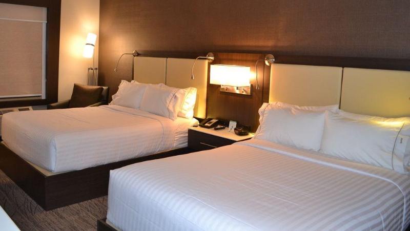 فندق Holiday Inn Express & Suites Cold Lake, An Ihg