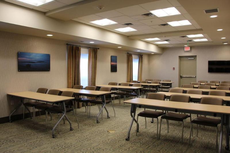 فندق Holiday Inn Express & Suites Cold Lake, An Ihg