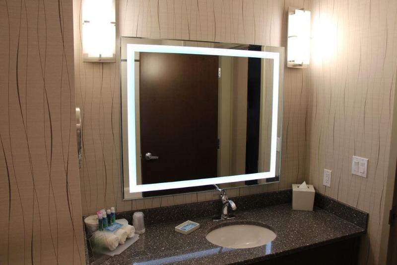 فندق Holiday Inn Express & Suites Cold Lake, An Ihg