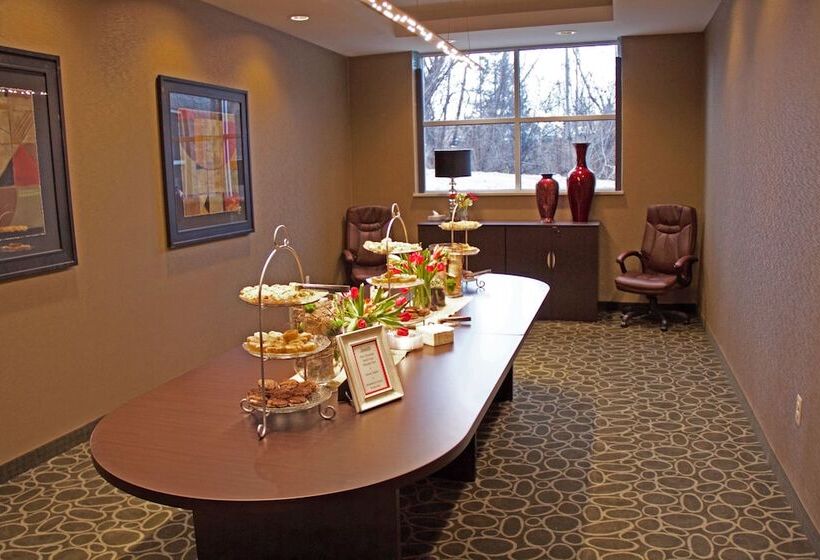 فندق Holiday Inn Express & Suites Plymouth   Ann Arbor Area, An Ihg