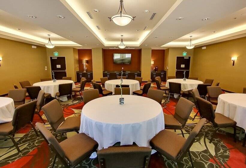 فندق Holiday Inn Express & Suites Plymouth   Ann Arbor Area, An Ihg