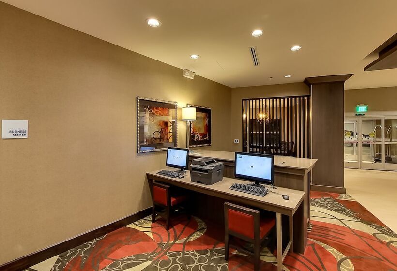 فندق Holiday Inn Express & Suites Plymouth   Ann Arbor Area, An Ihg