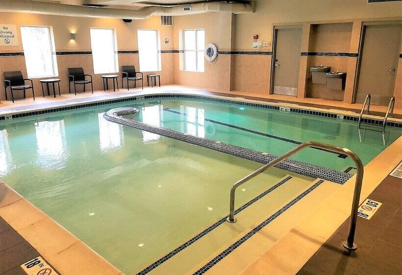 فندق Holiday Inn Express & Suites Plymouth   Ann Arbor Area, An Ihg