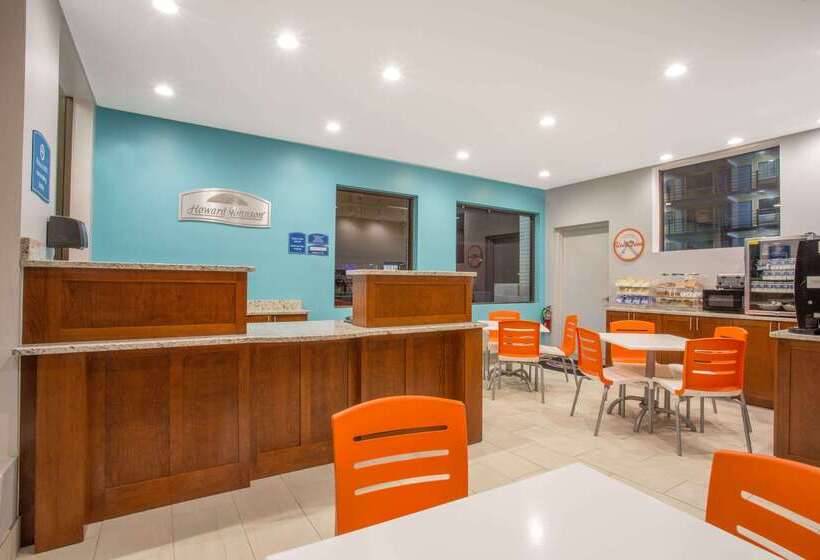 فندق Howard Johnson By Wyndham Virginia Beach At The Beach