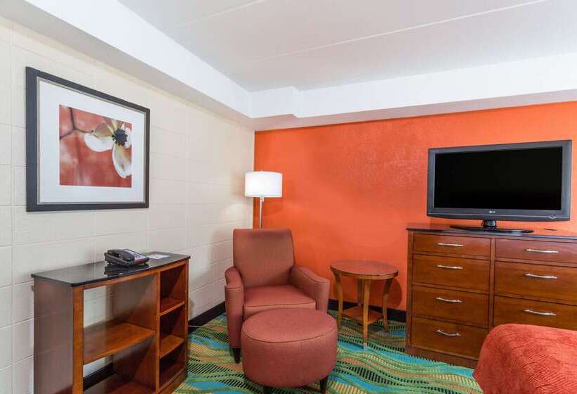 فندق Howard Johnson By Wyndham Virginia Beach At The Beach