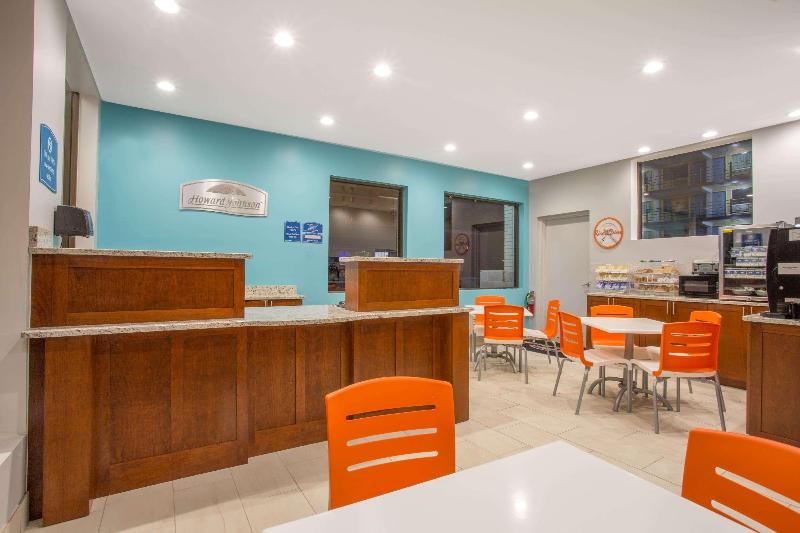 فندق Howard Johnson By Wyndham Virginia Beach At The Beach