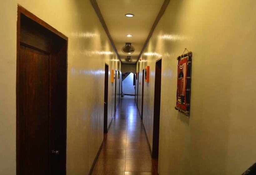 هتل Kawayanan Heights Inn