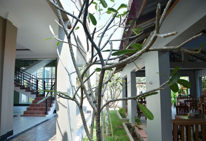 فندق Neakru Guesthouse And Restaurant