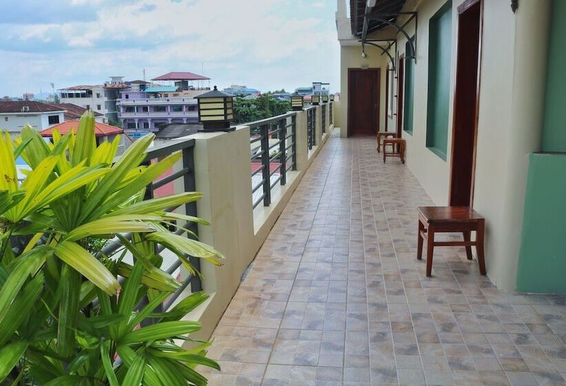 فندق Neakru Guesthouse And Restaurant