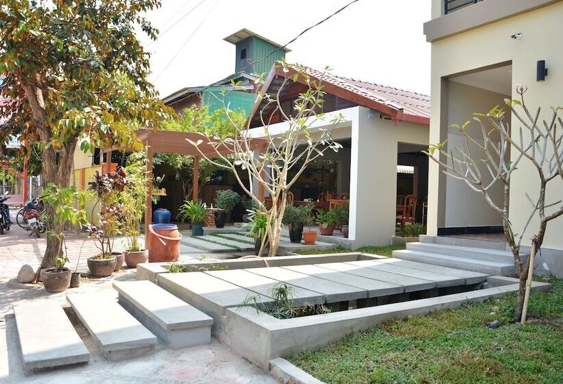 فندق Neakru Guesthouse And Restaurant