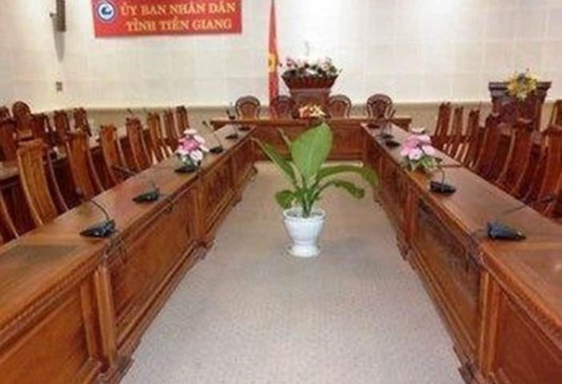 هتل Nha Khach Tien Giang