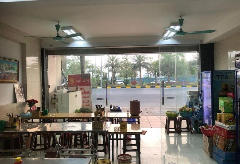 هتل Noi Bai Airport