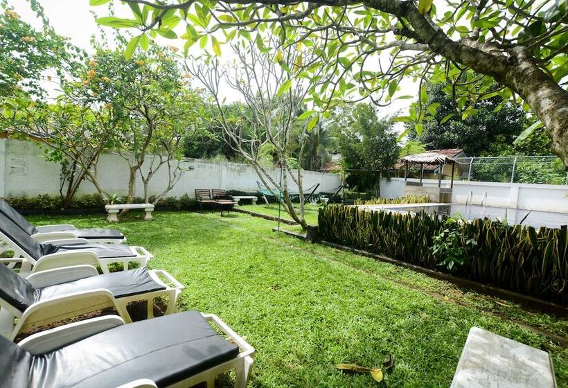 בית מלון כפרי Pavana Resort