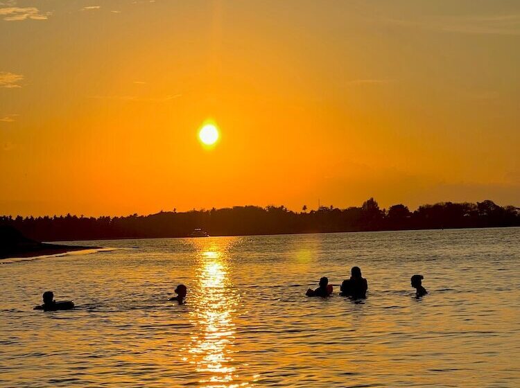 فندق Rinjani Beach Eco Resort