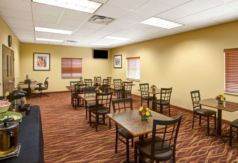 فندق Rodeway Inn & Suites