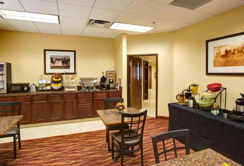 فندق Rodeway Inn & Suites