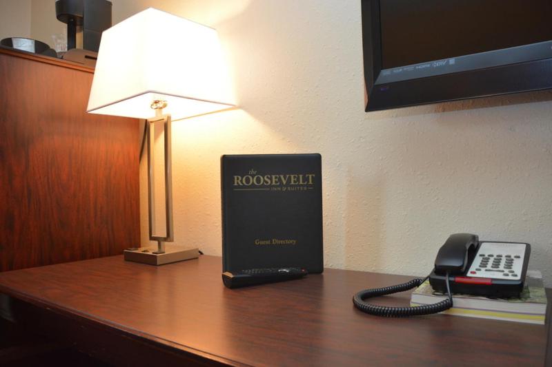 فندق Roosevelt Inn & Suites