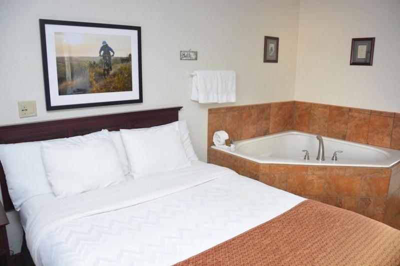 فندق Roosevelt Inn & Suites