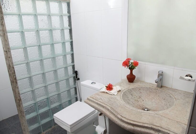 Отель Sea Rock Villa