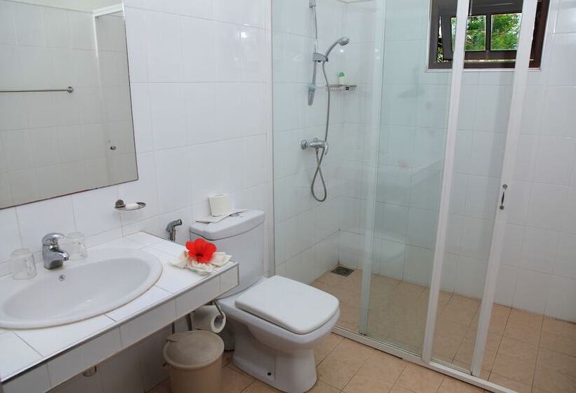 Отель Sea Rock Villa