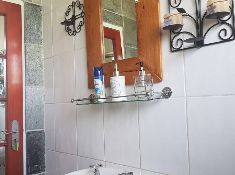 בית מלון כפרי Blue Mango Lodge