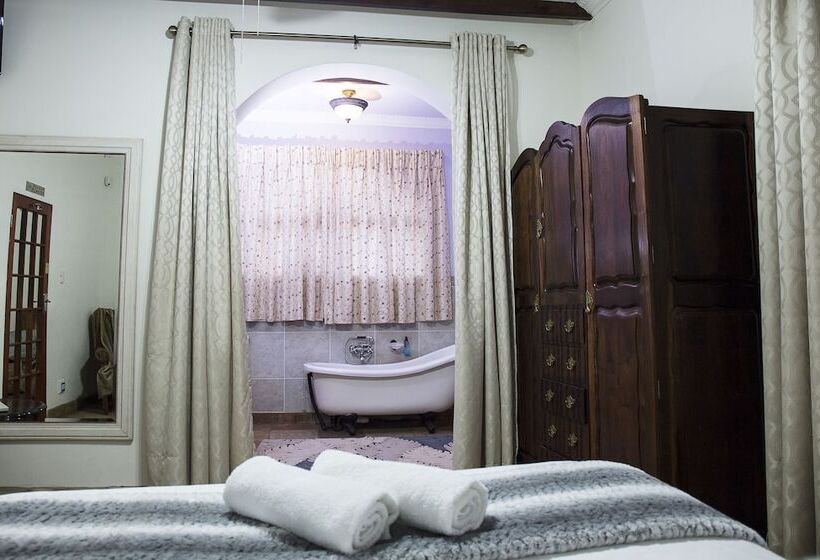 בית מלון כפרי Blue Mango Lodge