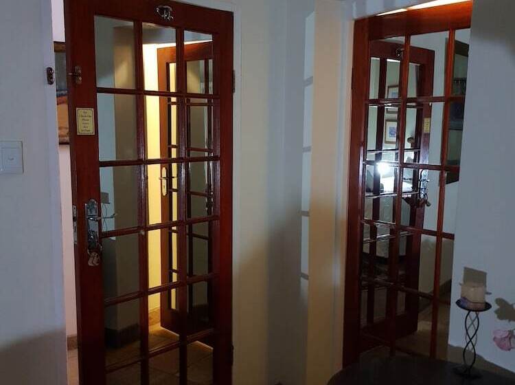 בית מלון כפרי Blue Mango Lodge