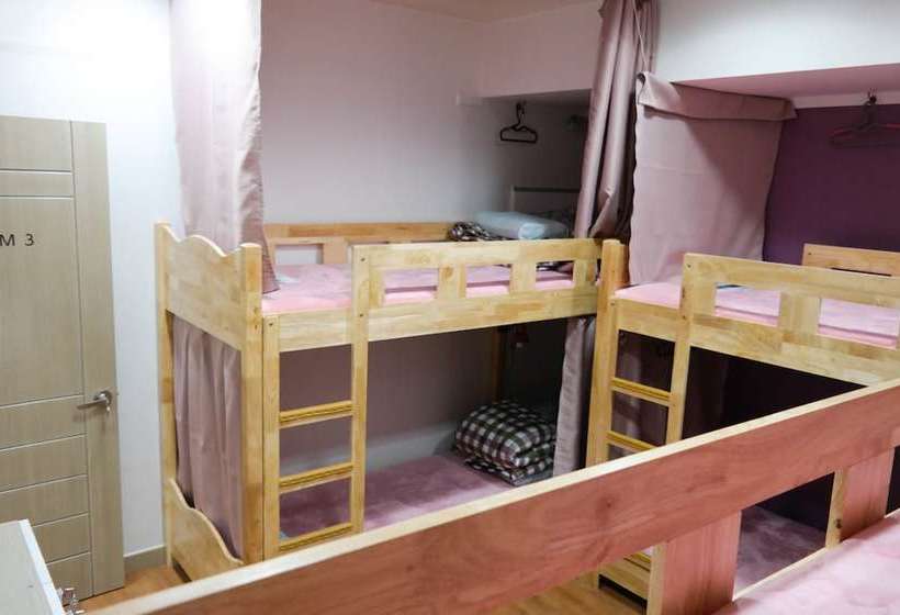 Mori Guesthouse  Hostel