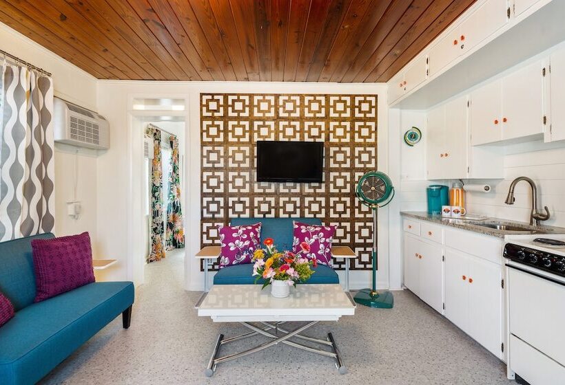 מוטל Sunset Inn And Cottages