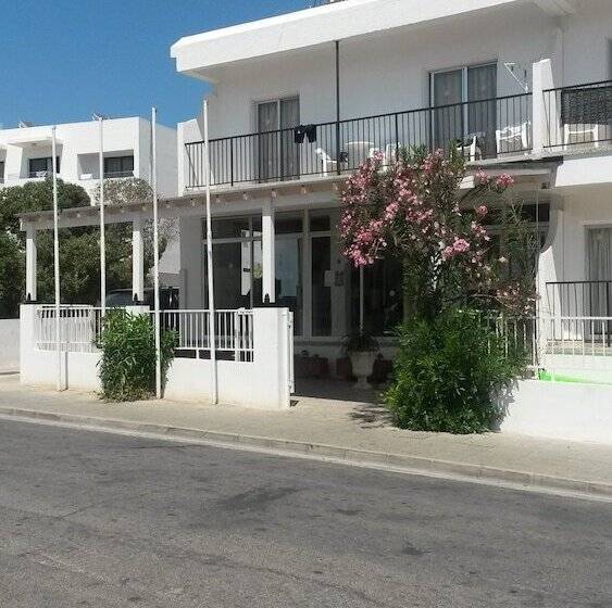 Pavlinia Hotel Apartments