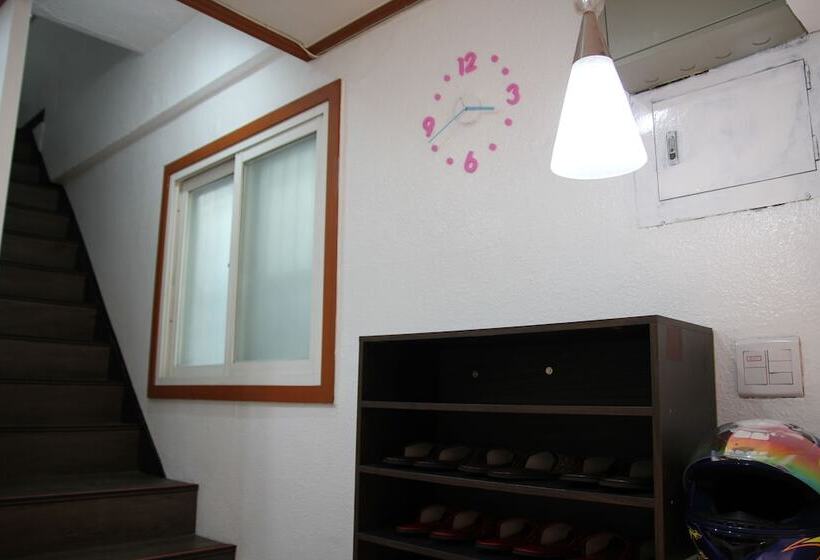 پانسیون J Story Guest House