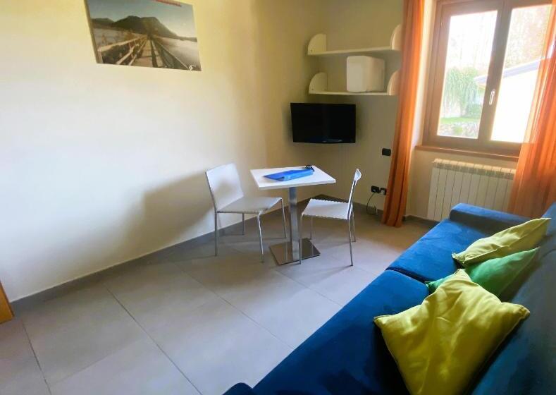 بنسيون Vela Di Soleville Camere Con E Senza Vista Lago Con Ristorante & Pizzeria