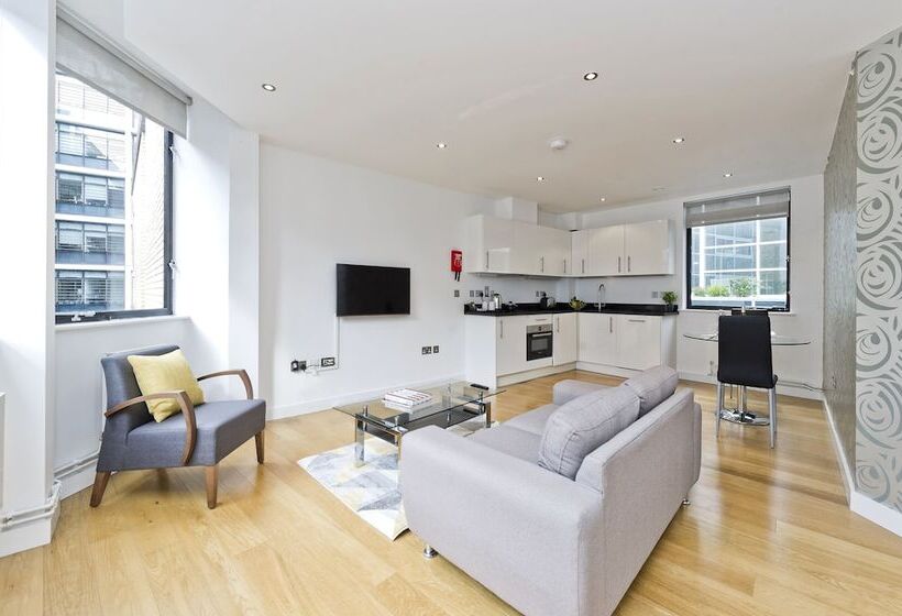 Red Lion Court By City2stay