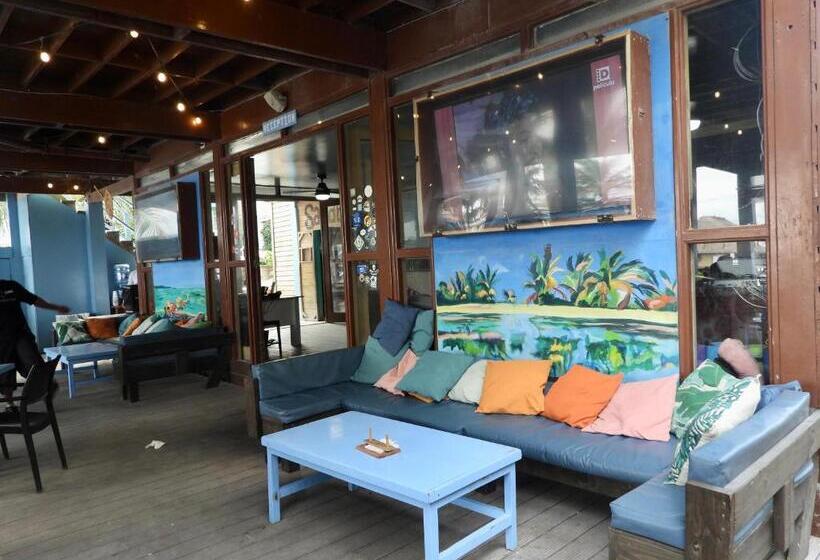 Sandbar Beachfront Hostel & Restaurant