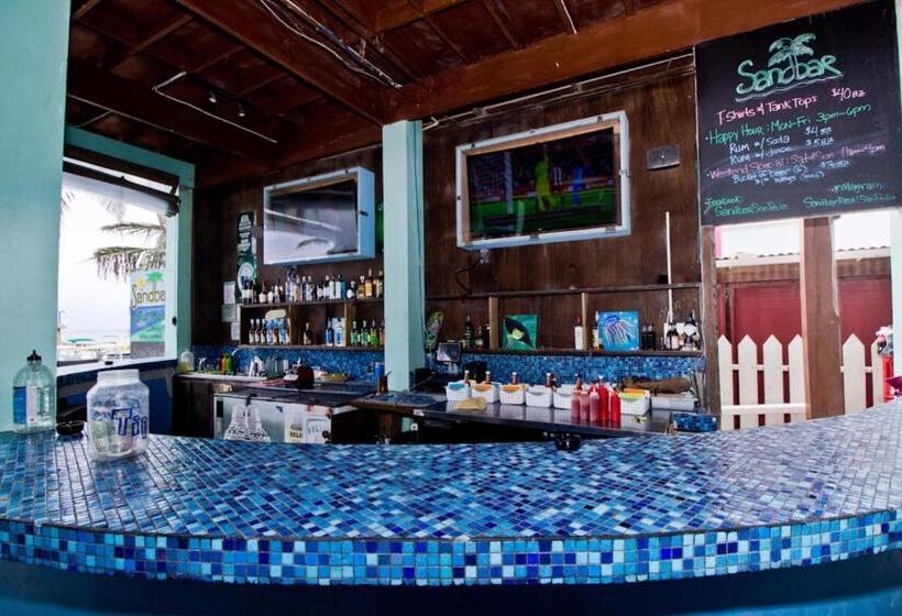 Sandbar Beachfront Hostel & Restaurant