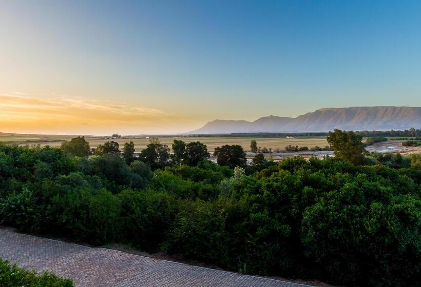 Stonehill River Lodge